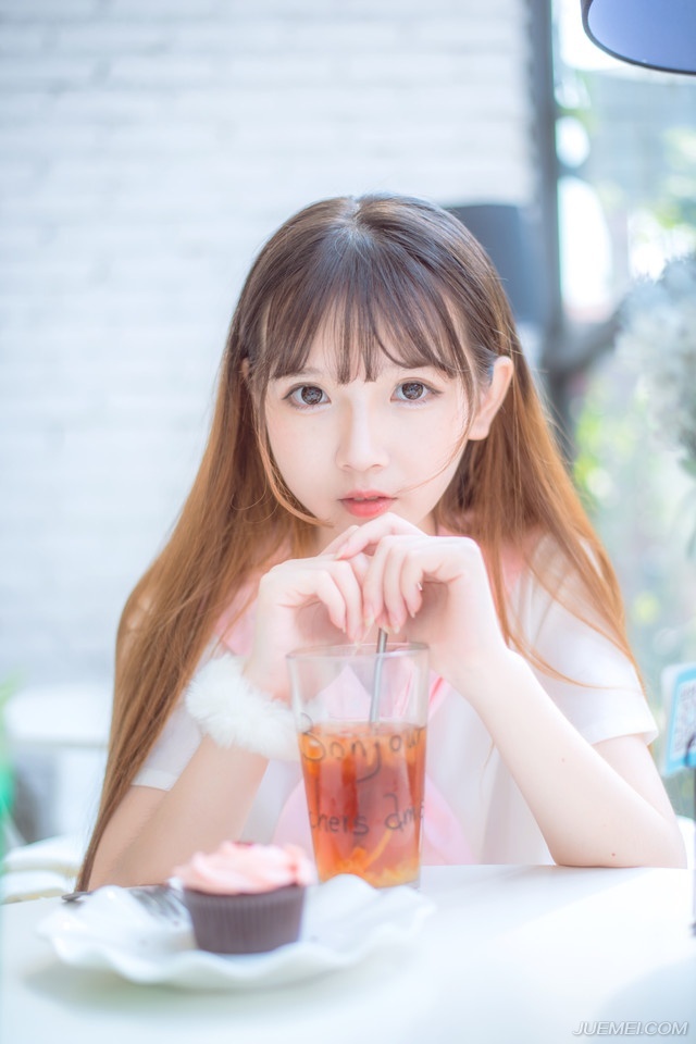 勤奋是一条神奇的线，用它可以串起无数知识的珍珠。——佚名